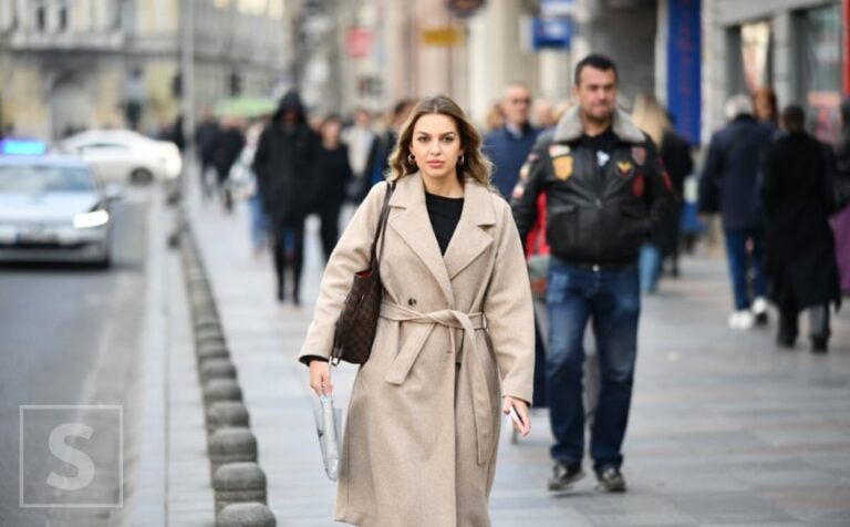 Sarajevo u jesenjem ruhu: Građani u kaputima borave na ulicama bh. prijestolnice