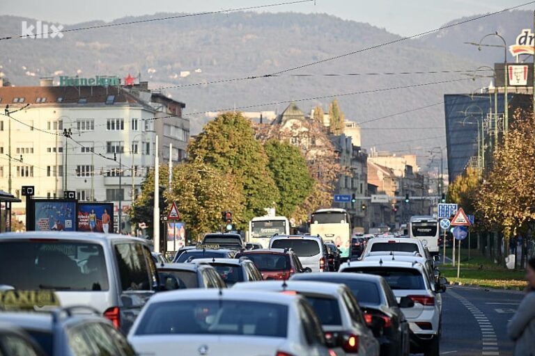 Sarajevska inspekcija kaznila vozača koji je prevozio putnike putem aplikacije Aeroo