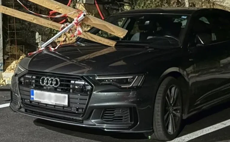 Snažni udari vjetra u Širokom Brijegu izazvali probleme: Ograda se srušila na automobil