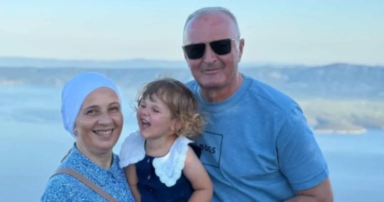 “Srećo, volim te najviše” – Ovo ne viđamo često: Helez porukom “razgalio” srca pratitelja