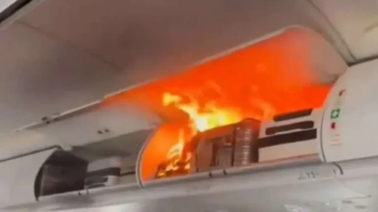 Stravični prizori u vazduhu: Vatra bukti, uplašeni putnici vrište