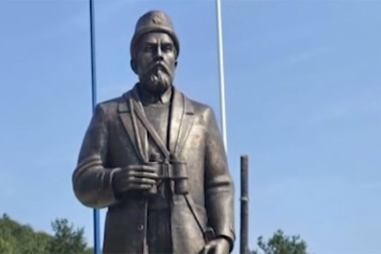 Sud u Crnoj Gori naredio oduzimanje spomenika Pavlu Đurišiću iz manastira