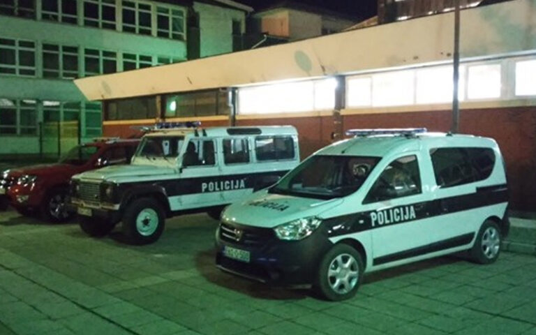 Trinaest narušavanja javnog reda i mira u ZDK, više krivičnih djela i niz saobraćajnih nesreća za dan