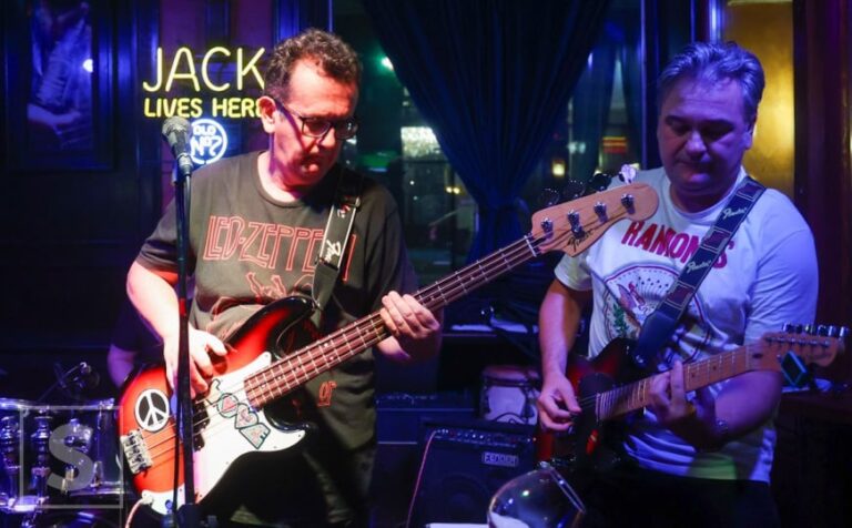 U čast Dobrog Čovjeka i velikana: Sarajevski profesori u City Pubu zasvirali u čast Halida Bešlića