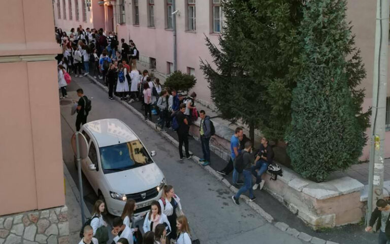 Učenici dijabetičarki pao šećer, profesor Medicinske škole u Sarajevu joj nije dao da izađe po sok: “Ometaš čas”