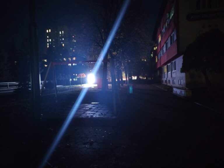 U Kaknju kasnila javna rasvjeta zbog zimskog računanja vremena