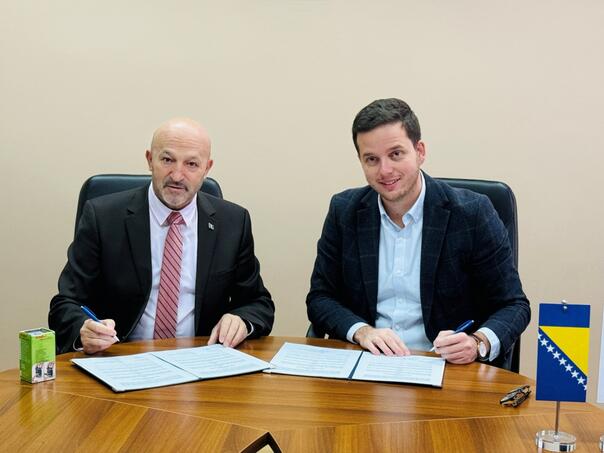 U Vladi KS potpisan Aneks II Kolektivnog ugovora: Viša plaća državnim službenicima