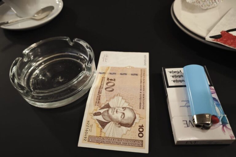 Ugostitelji o zabrani pušenja: Lakše im se prilagoditi nego potpuno prestati pušiti