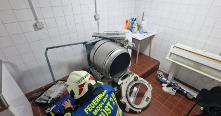 Vatrogasci u nesvakidašnjoj akciji: Spasili djevojčicu koja se zaglavila u sušilici za veš