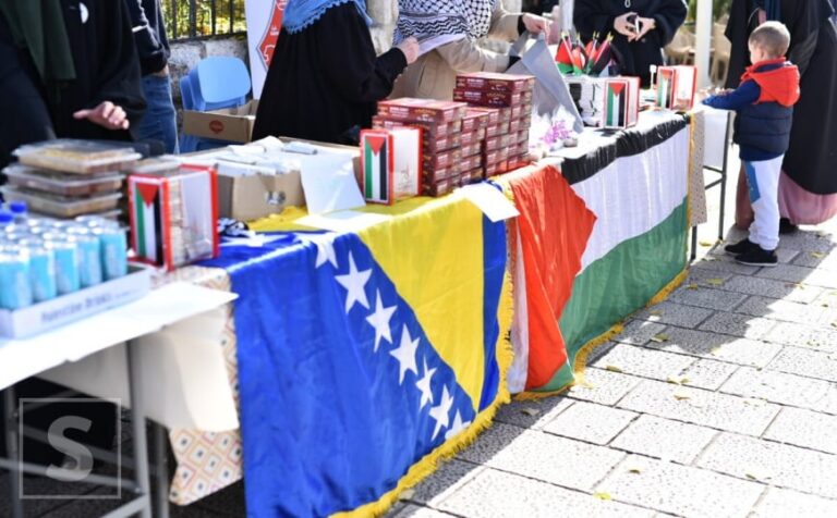 Velika posjeta humanitarnom bazaru za pomoć narodu Palestine na Baščaršiji: Pogledajte fotografije