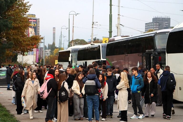 Više od 4.200 učenika iz Sarajeva posjećuje Memorijalni centar Srebrenica