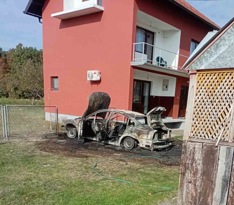 Više vozila izgorjelo u Brčkom: Vlasnici kažu da se samostalno pokreću i zapale