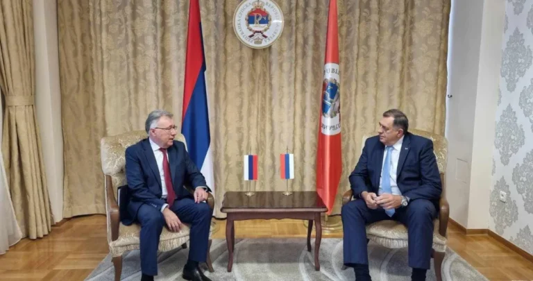 (VIDEO) Šamar ambasadora Kalabuhova Dodiku: Džaba je slijepom pokazivati, a gluhom govoriti