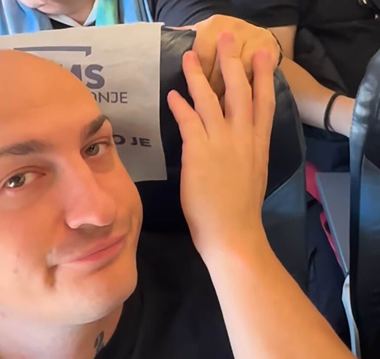 Video / Desingerica ispipao ženu u avionu, njena reakcija je hit: Oglasila se na TikToku, te mu poručila ovo…