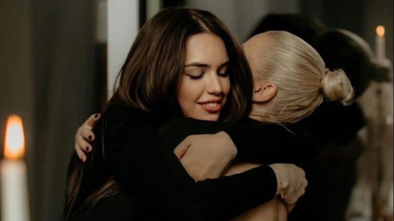 Video / Kćerka Hana ukrala slavu Nataši Bekvalac: Motornom testerom po torti