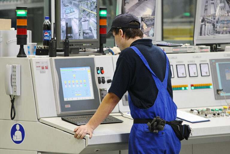 Vlada FBiH poslodavcima: Osigurati sigurnost radnika tokom zimskog računanja vremena