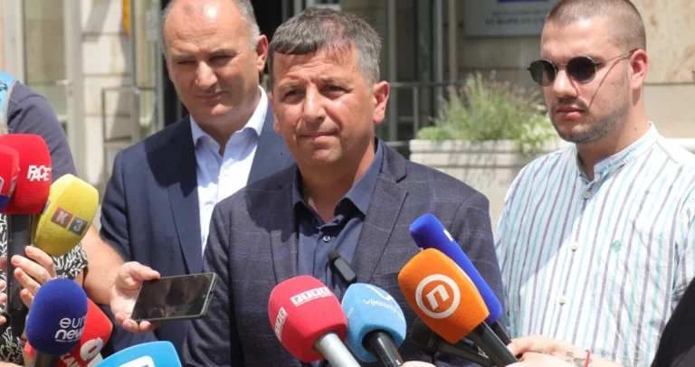 Vukanović poslao oštru poruku: Problem opozicije su papci, izdajnici i Stanivuković