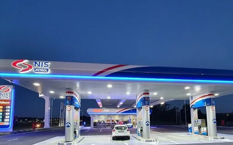 Zbog sankcija NIS-u moguće 27.000 otkaza u Srbiji