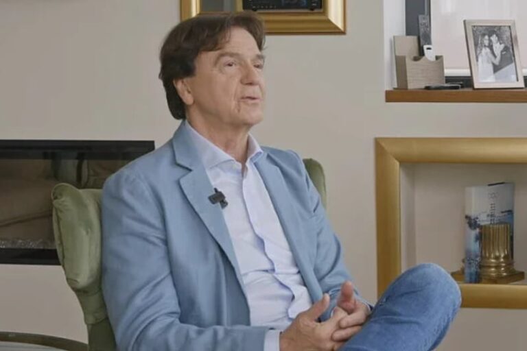 Zdravko Čolić odgovorio da li priželjkuje biti djed: “Ja bih to što više odgodio bez obzira na godine”