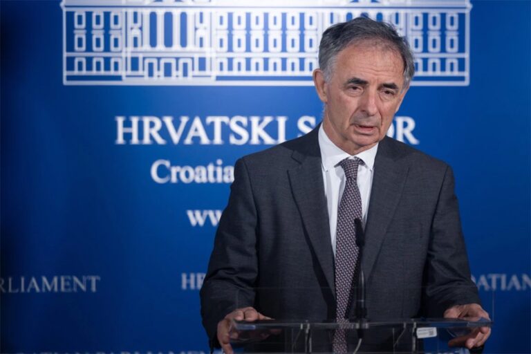 Pupovac: Srbe u Hrvatskoj ne može da ne brine incident u Zagrebu