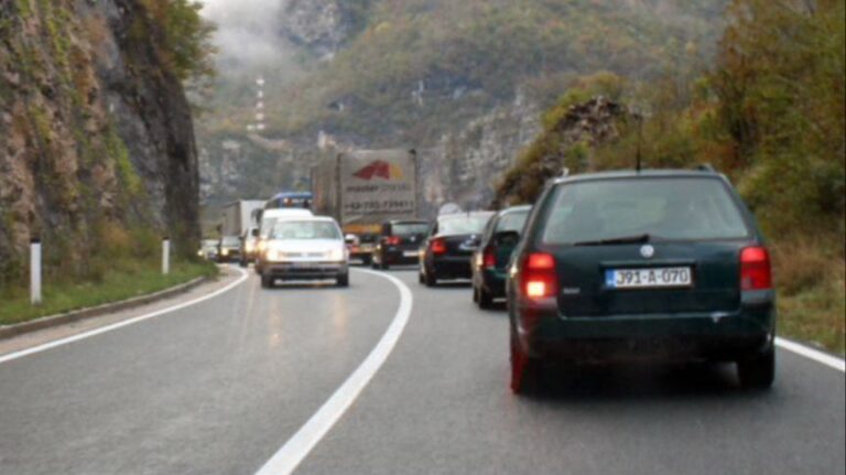 Stanje na putevima: Smanjena vidljivost zbog magle, preporučuje se oprez