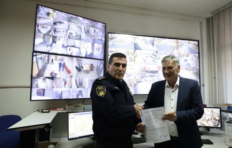Gradonačelnik predao MUP-u opremu od gotovo 100.000 KM: Zenica jača sistem nadzora saobraćaja