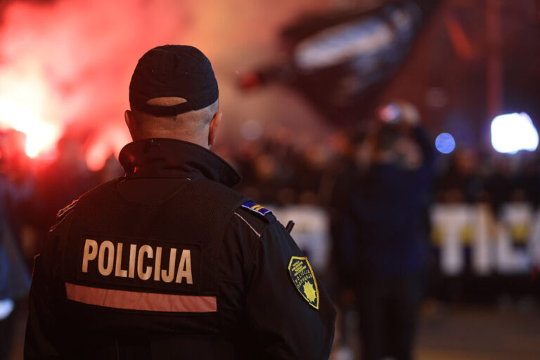 MINISTAR MUP-a ZDK EMIR VRAČO PONOSAN NAKON UTAKMICE U ZENICI: Policija pokazala snagu, disciplinu i profesionalizam