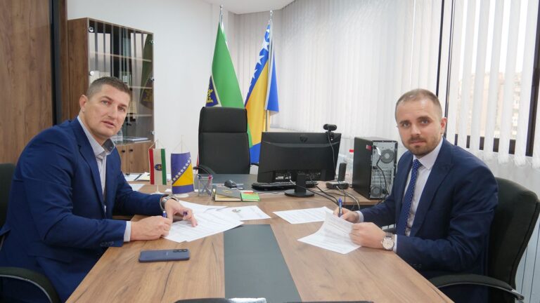 Ministar Jasmin Čajić i direktor Federalnog zavoda za agropedologiju Dženan Vukotićpotpisali sporazum o saradnji: U pripremi nova karta upotrebne vrijednosti zemljišta