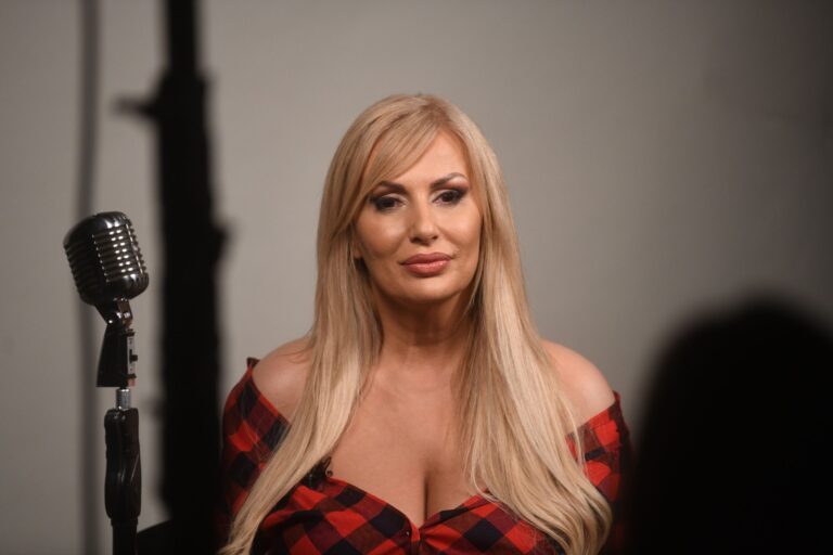 Pjevačica šokirala sve: “Kćerka i zet drže lava u kući, depresivan je”