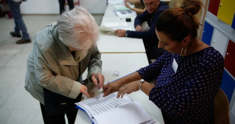 Trka za Dodikovu stolicu je počela pod pritiskom žalbe: Zapelo u transportu izbornog materijala