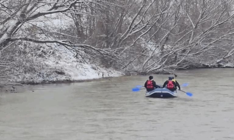 Auto sletio u jezero kod Čačka: Traje potraga za dvije osobe