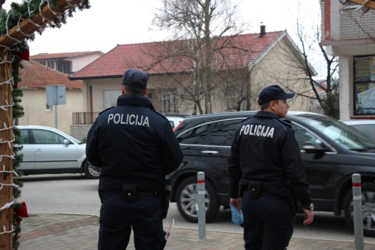 BiH: 37-godišnjakinja upala u tuđi stan bračnom paru, psovala im Boga i udarila ženu