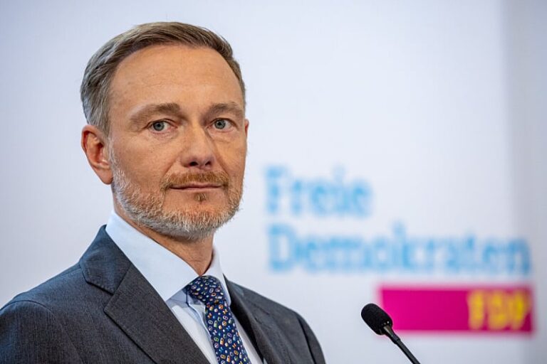 Bivši ministar finansija Njemačke našao novi posao: Od državne vlasti do prodaje polovnih automobila