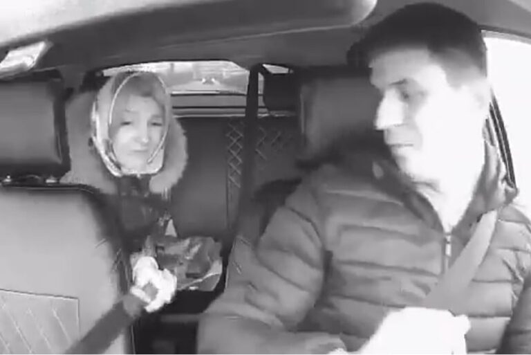 Bizaran incident: Žena prijetila taksisti mačetom jer je puštao muziku koja joj se nije svidjela