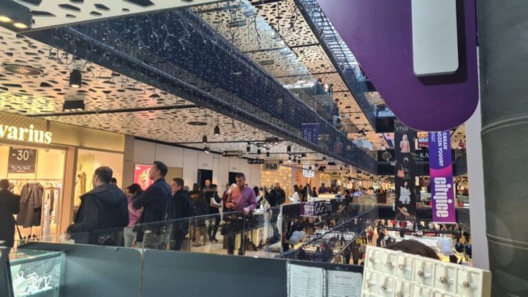 „Crni petak”: U BiH više gledali izloga nego trošili, a u Hrvatskoj za dan potrošeno 106,8 miliona eura