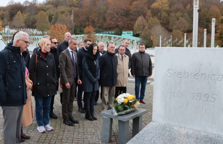 Delegacija Parlamentarne skupštine OSCE-a odala počast žrtvama genocida u Srebrenici