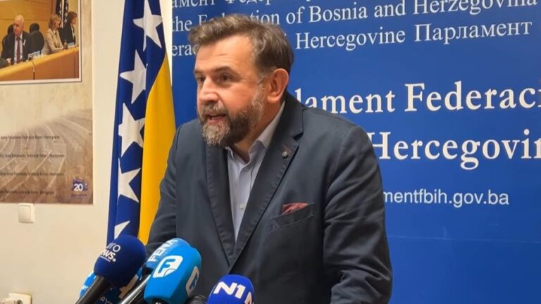 Dennis Gratz: Štetno i sramotno da nije dozvoljena rasprava o aferi “Spengavanje”