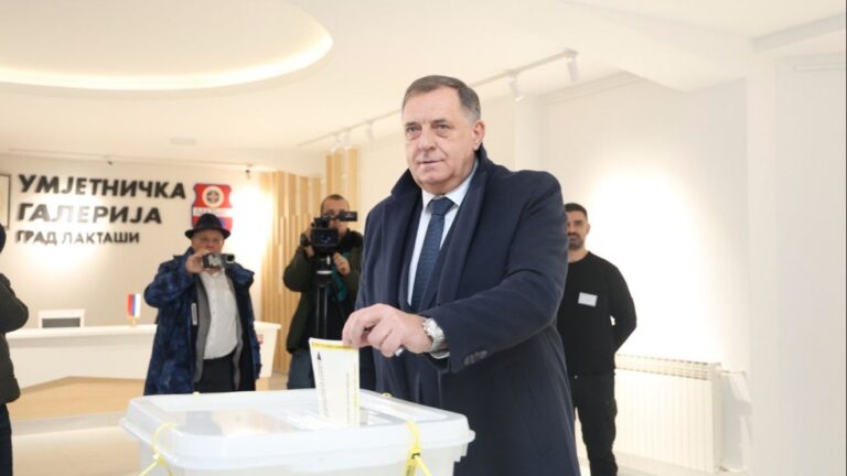 Dodik glasao u Laktašima: RS će nastaviti da se razvija na bazi demokratskog prava naroda da bira
