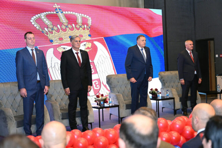 Dodik u Bratuncu: Na izborima birati Sinišu Karana