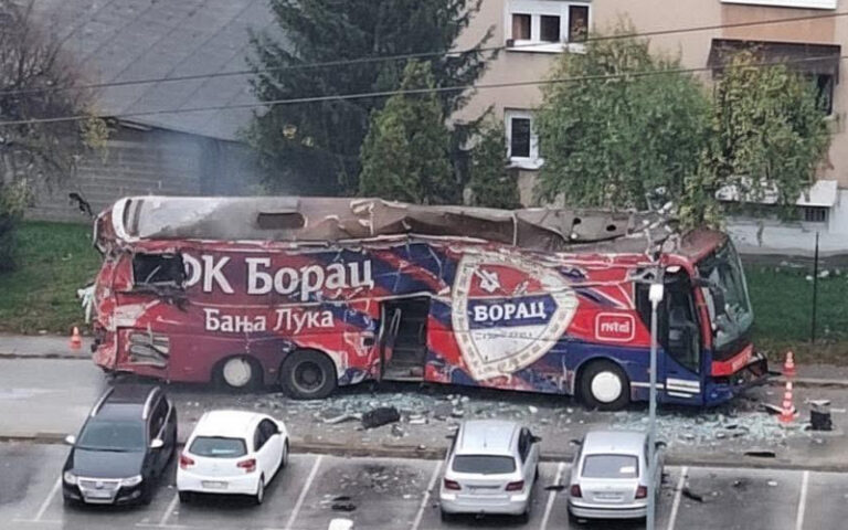 Društvenim mrežama kruži lažna fotografija uništenog autobusa FK Borac