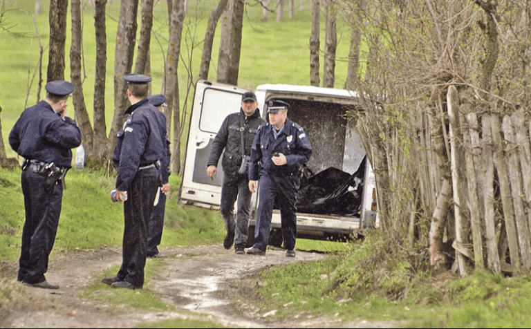 Eskaliralo među komšijama: Muškarac ženu udario lopatom po glavi i stomaku