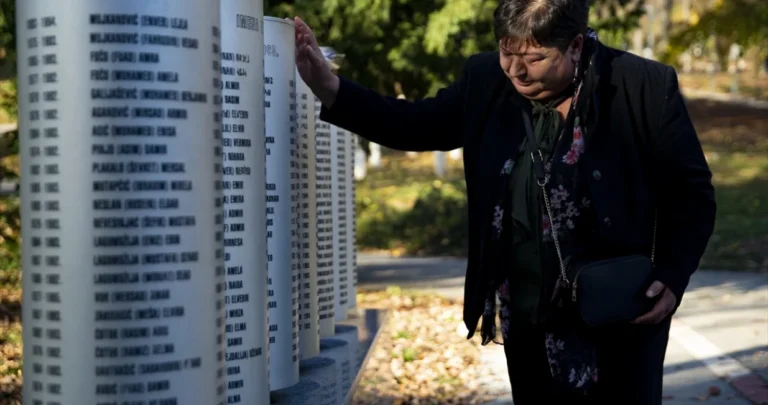 (FOTO) Majka ubijenog dječaka o “Sarajevo safariju”: Kakvi monstrumi ubijaju ljude iz zabave?
