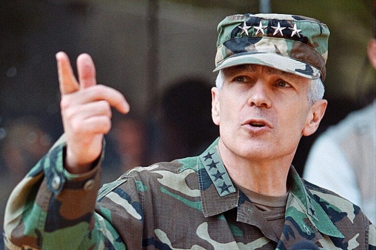 General Wesley Clark: Ne bismo bombardovali HV i Armiju RBiH da su ušli u Banju Luku