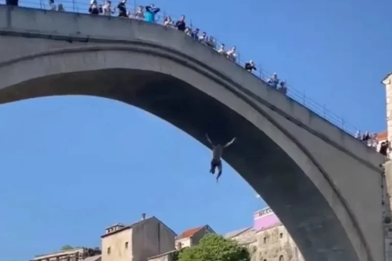 Grad donosi odluku: Uskoro će sa Starog mosta moći skakati samo određeni skakači