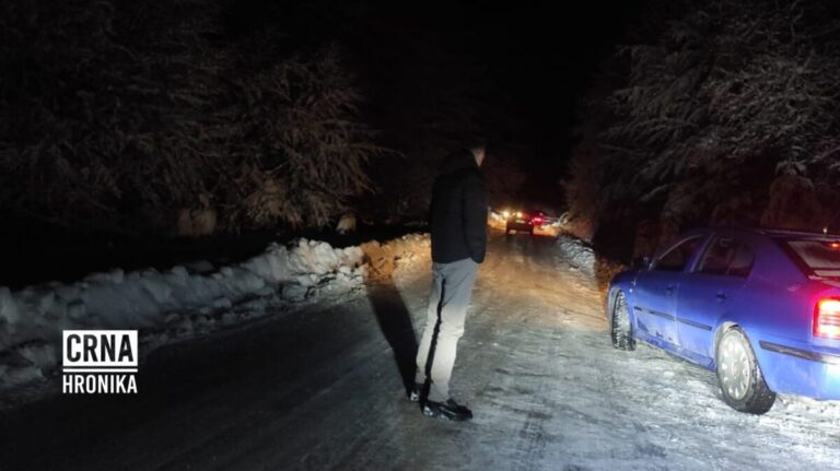 Haos na putu prema Ponijerima: Vozači blokirani ostali na ledu