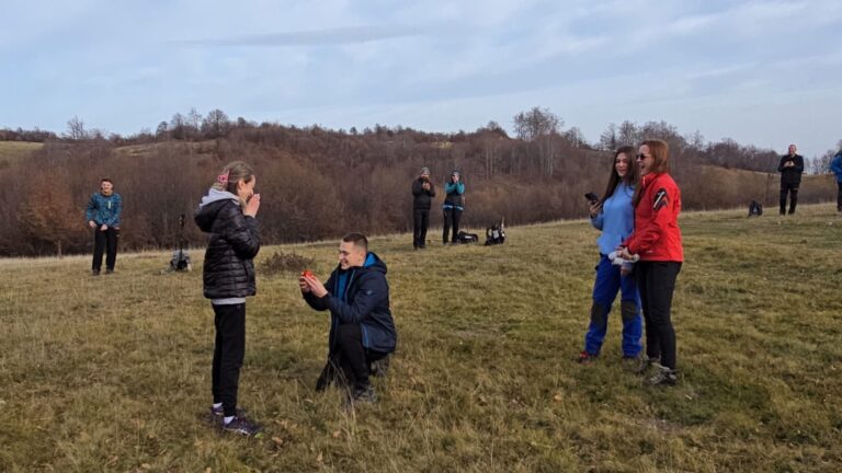 USRED PLANINE PALO „DA“: Romantična prosidba Zeničanina na planinarskoj turi