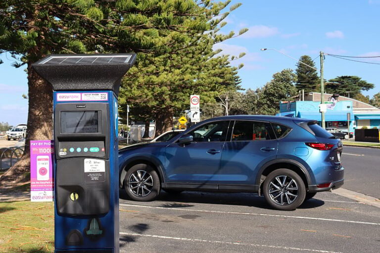 Inspektor i njegova supruga iz automata za parking ukrali više od milion eura