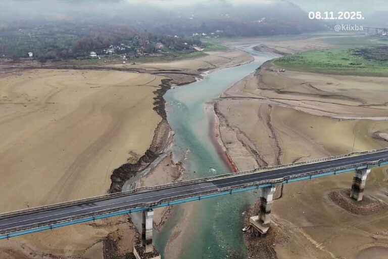 Ispražnjeno Jablaničko jezero, pogledajte fascinantne prizore iz zraka