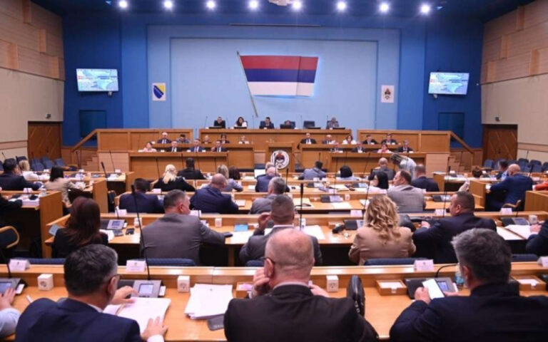 Jesu li institucije Republike Srpske jake ili zarobljene?