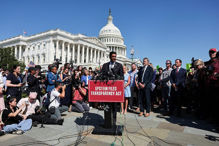 Kongres odobrio objavljivanje Epsteinovih dosijea, ostalo je još da Trump potpiše